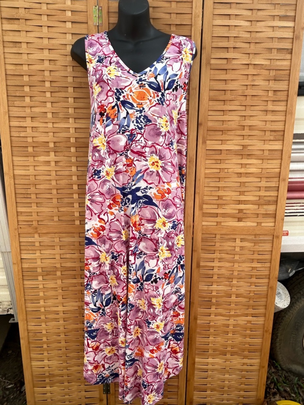 LILDY Floral Sleeveless V-Neck Shirttail Dress in Pink & Navy